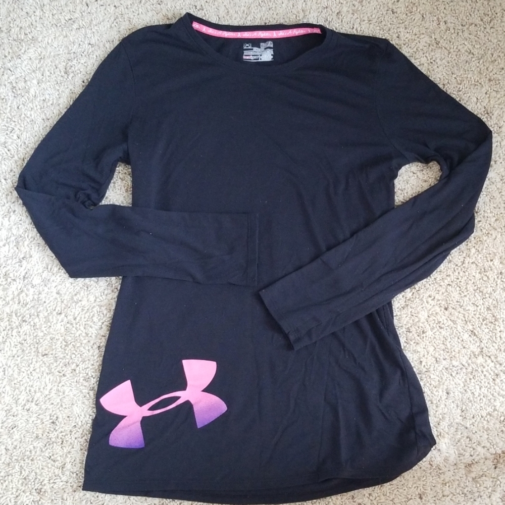 Under Armour semi fitted tee.